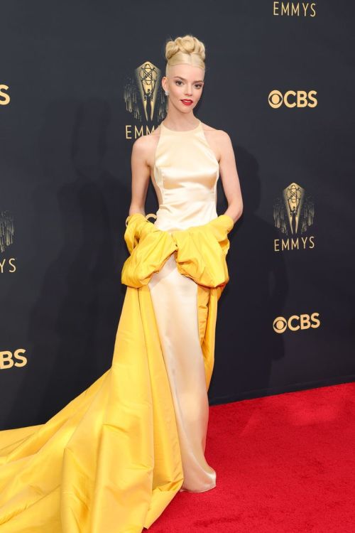 Anya Taylor-Joy @ the Emmys red carpet 2021 