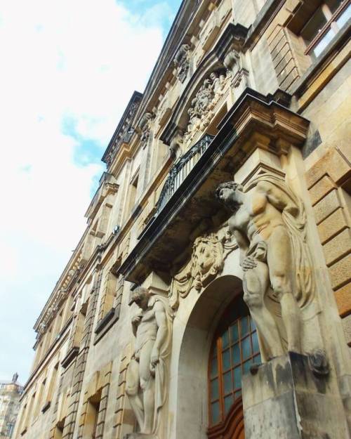 #DE #Germany #Deutschland #Dresden #Sachsen #autumn #travel #travelmore #architecture #view #street 