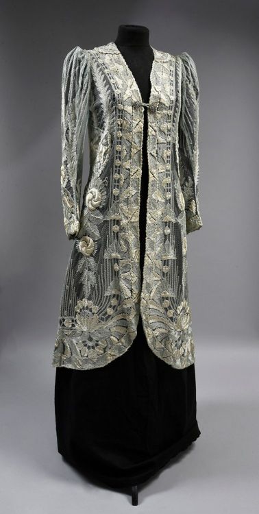 Worth evening coat ca. 1905-10From Coutau-Bégarie via Interencheres