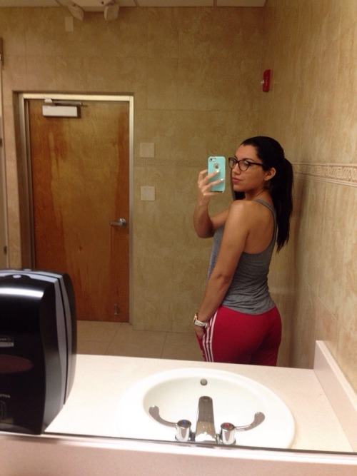 mysterydrug:This is me avoiding going to class by taking belfies (butt selfies)