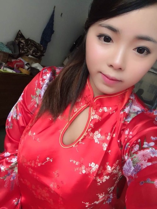 lovepantt: 滴滴滴……你的老婆来啦 好久没有给你们发了 赶紧点赞转发！！！ 评论里留下你的微信 我抽两个加