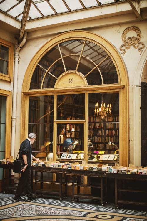 shevyvision: “Walking the stacks in a library, dragging your fingers across the spines —