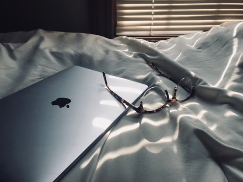 sixlettered:once the glasses come off i never get back to work