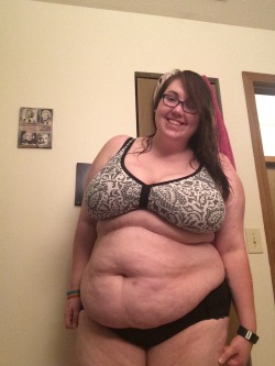 bigmofrigga:  bbwbellies:  ifoundthecure:  Black and white bra and panties. Feeling big and beautiful today :)  Very sexy belly!!   Cute chunky.