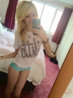 i-hate-the-beach:  GUYS MY IHTB TSHIRTS CAME