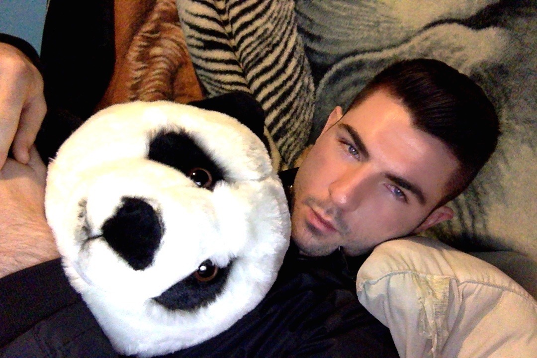 sex-lies-and-bowties:  panda :) 