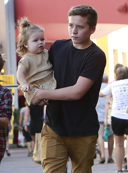 keepdreamer:Brooklyn Beckham & Harper Beckham