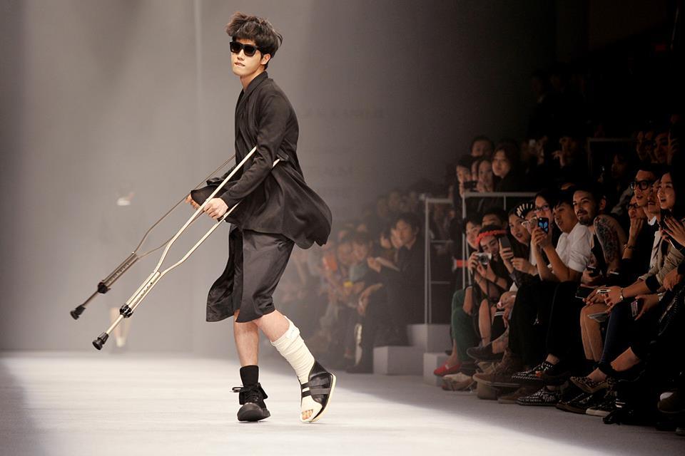 koreanmodel:  Park Ji Woon at D. Gnak by Kang D Spring 2014 Seoul Fashion Week shot