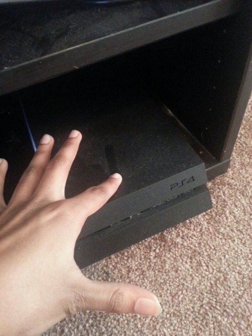 inkerton-kun:   I forgot to tell some of you guys that my stepdad bought a ps4 for christmas and look how fucking dusty this console is nobody has touched this thing in weeks  Well most games aren’t going to come out until March or April or somethin