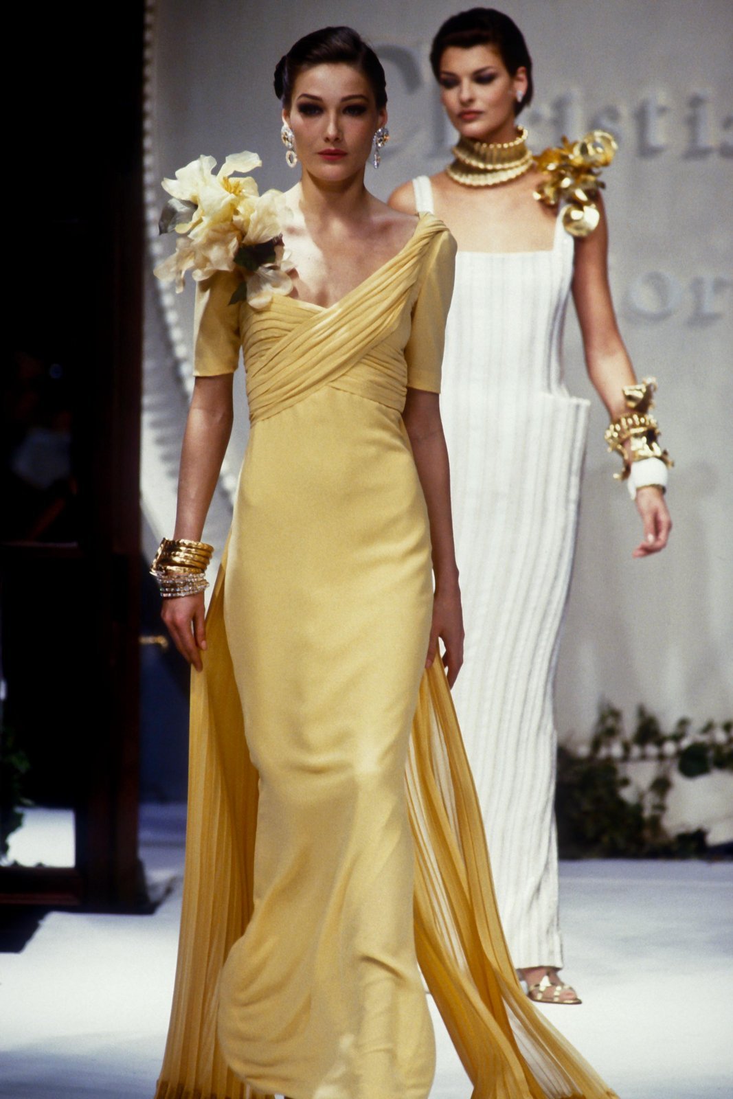 1992 Christian Dior, Spring-Summer Couture  1990s fashion trends,  Christian dior designer, Christian dior