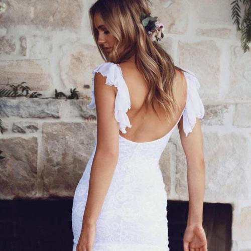 thebohemianwedding:Low back wedding dresses are so pretty! These spectacular styles are from Etsy de