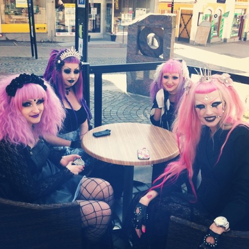 mashyumaro:  The tea girls from yesterday ♡ I had such a good time, though I didn’t stay super long.