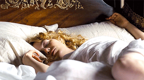 zoe-kravtiz:The Favourite (2018) - dir. Yorgos Lanthimos