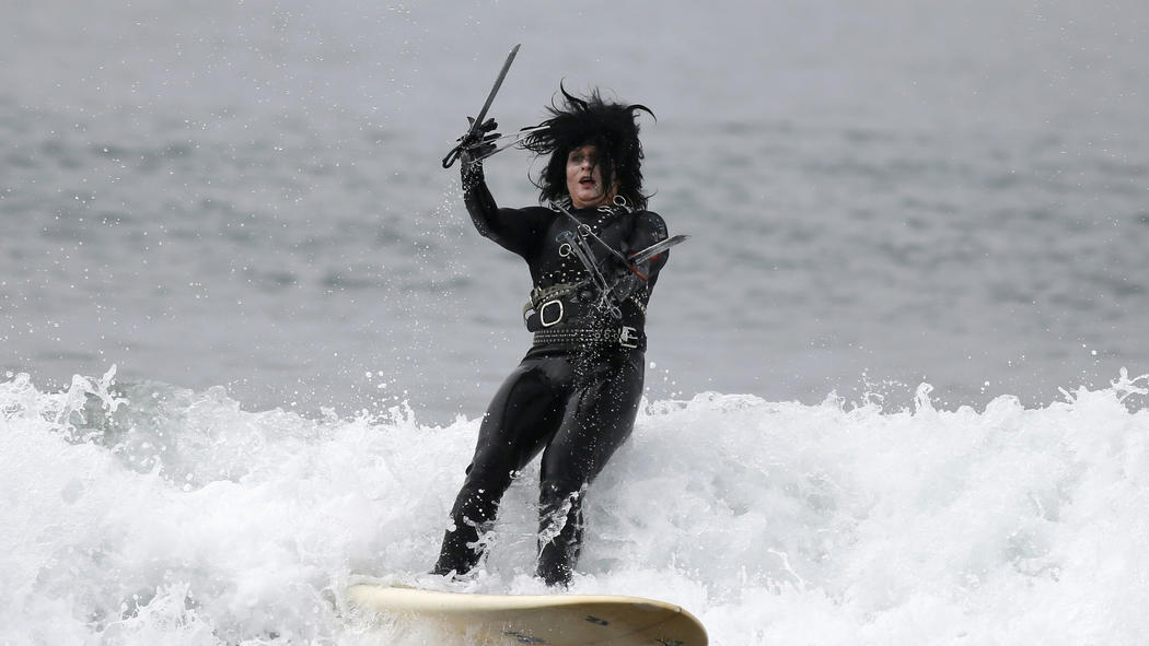 digg:  Annual surf/costume contest in Santa Monica, CA holy shit bob ross was so