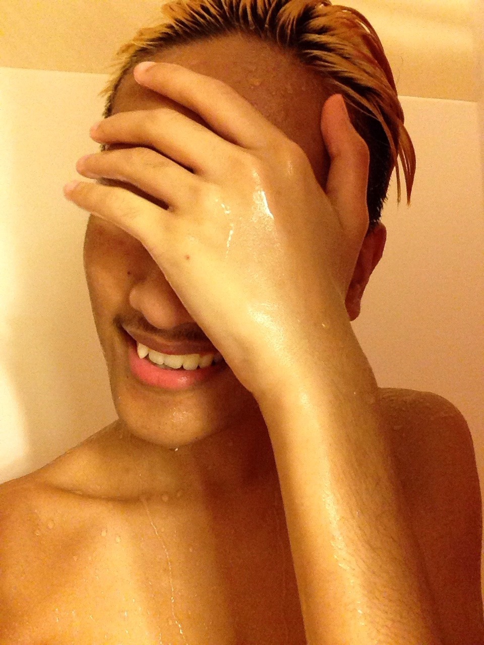 maliboojim:  More of my favorite… goldencontroller.tumbler.com He’s so hot! 