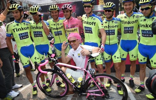 fuckyeahcycling:(via Tinkov viert eindzege Contador op héél speciale manier (1) - Sportwereld)