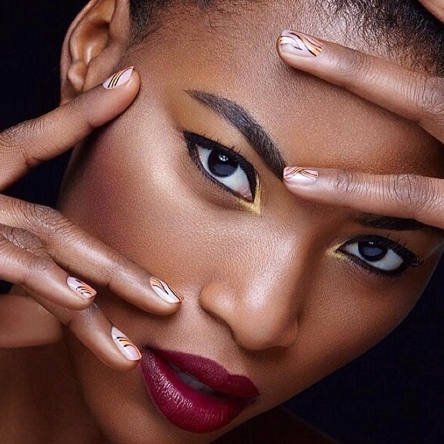 #BrownBeautyApproved | This look is worth a try! Add gold liner to your inner eye and complete it with black liner. (at #BrownBeautyApproved)