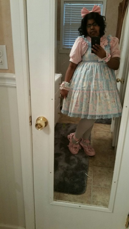 ms-kawaiisammy:  Fancy lady this color is so my favorite
