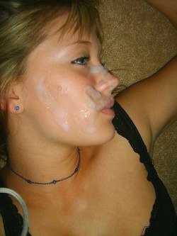 everythingperverted:  She looks so ungrateful.