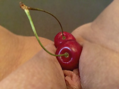 Porn photo Who wants to eat my cherry pie? Horny Hotwife