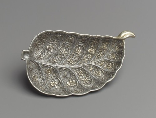 met-asian:唐 鎏金葉形銀盤|Dish in the Shape of a Leaf, Asian ArtPurchase, Arthur M. Sackler Gift, 1974Metro