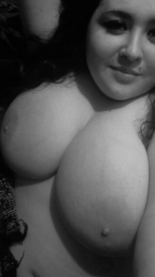 noroomforlove:  Happy topless Tuesday! :)
