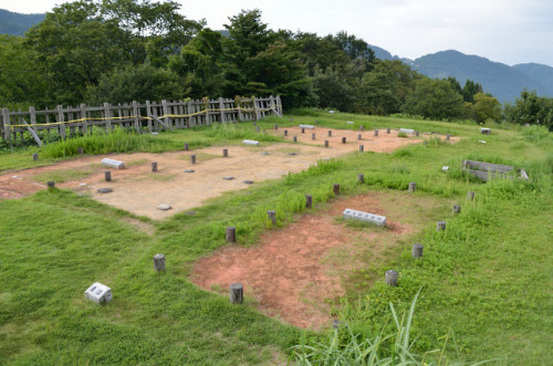 続日本100名城　鳥越城跡加賀一向一揆の指導者鈴木出羽守が城主で1580年に織田信長の軍勢に敗れ落城。翌年一揆勢が奪還するも、更に翌年織田信長配下の佐久間盛政が一揆を制圧し戦乱は終息されたそう。