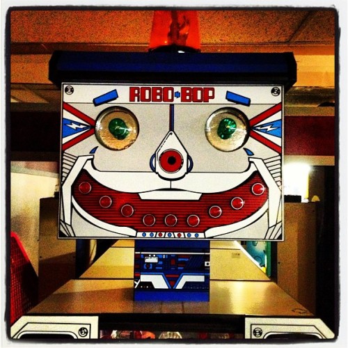 Robo-bot at the NH arcade. #funworld #robot