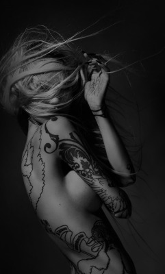 mydarkbaby:  Follow me for 20,000  More great photos like these: http://mydarkbaby.tumblr.com/ 