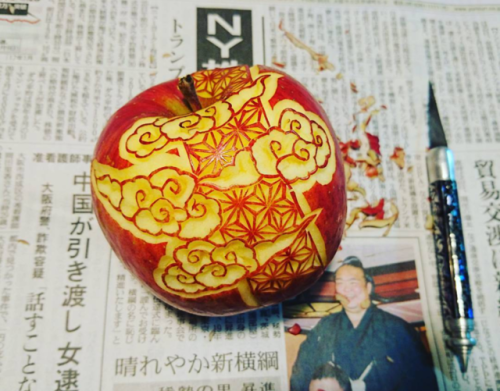 archiemcphee:   Japanese artist Gaku turns fruit and vegetables into intricate works of awesome edible art. Drawing from the traditional Japanese art of decorative garnishing known as Mukimono, Gaku carves beautiful ornamental patterns, often inspired