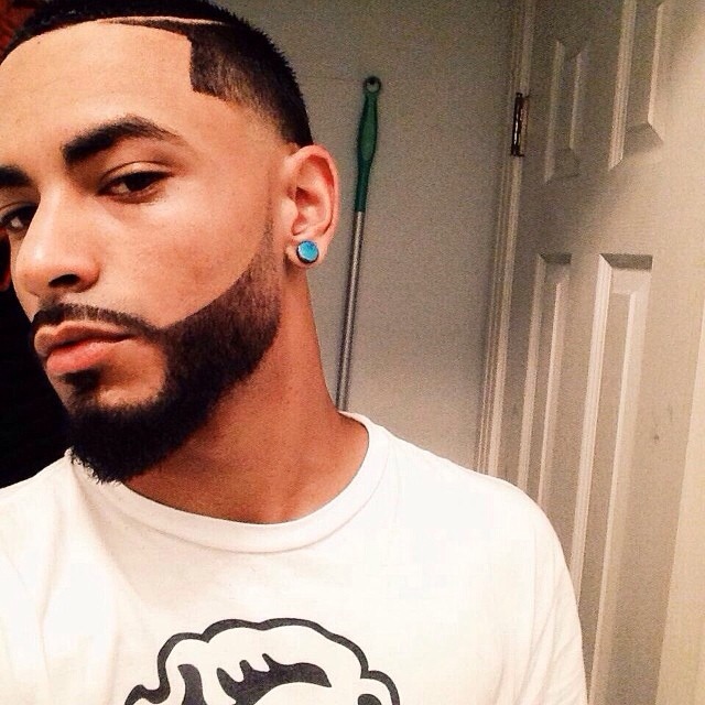 butlerjason:  theattractiveboys:  Beard game too strong @czd4vlln  Look at me and