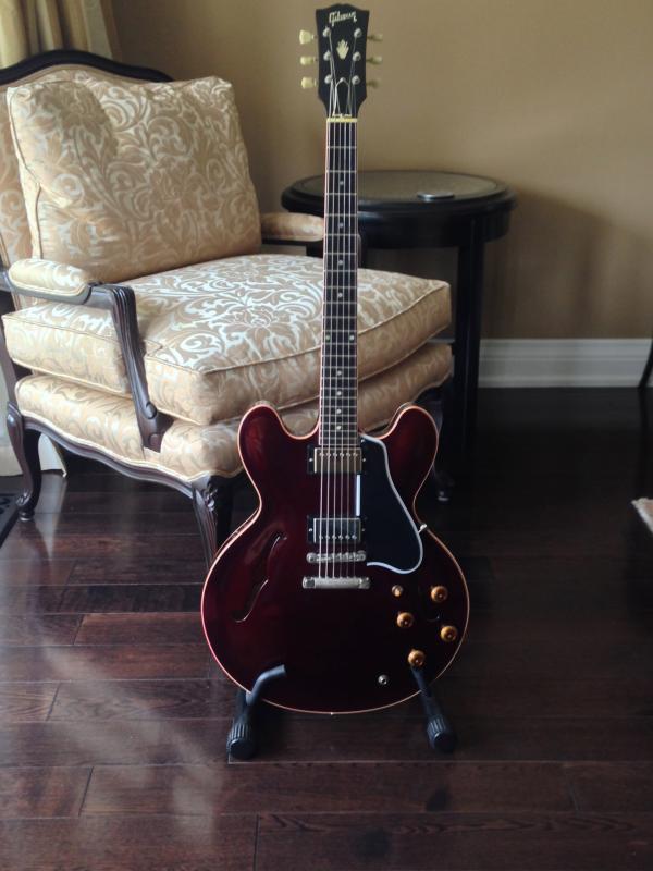 guitarlust:  Gibson ES-335 in Sparkling Merlot. 