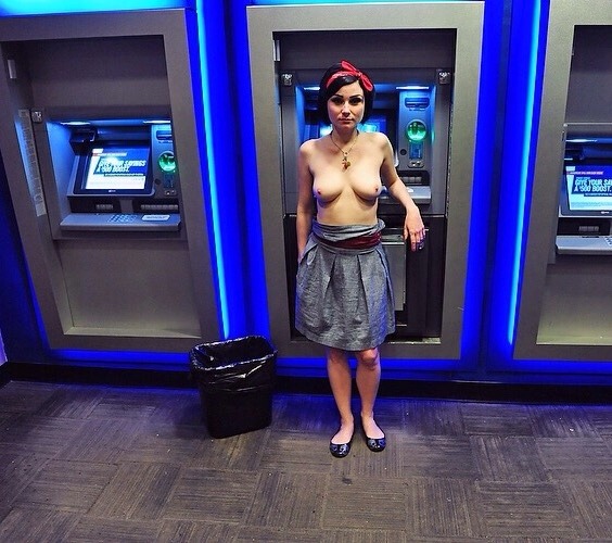 People of WalMart Flashing nudity