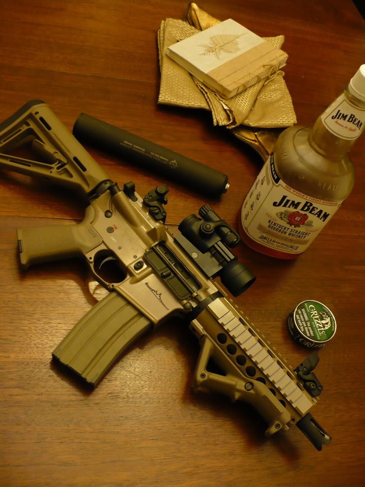 badazzgear:  AR15 with a 7 inch barrel.  