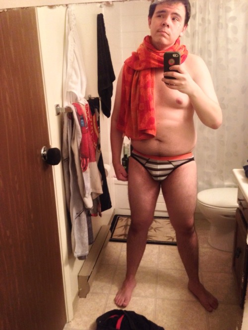 nearfantastica00:  Tummy Tuesday: “I Would Wear This Towel as a Scarf, and Wear it Well” Edition 