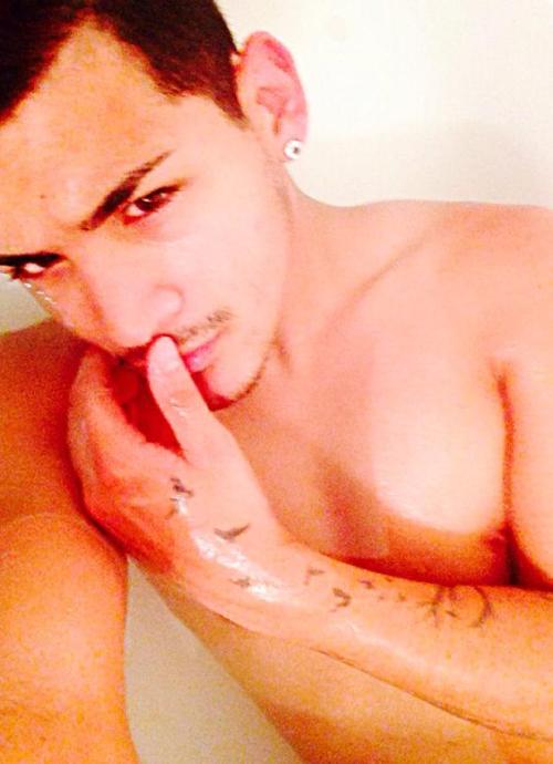 Thanks Javier for the hot and sexy photos.  Please send more.  Check him out and hit him up at” IG:  javierwhoo_ https://www.facebook.com/profile.php?id=100004199168046 Beto’s Corner Please send pics to: Por favor manda tus fotos a: betomartinez2008@gmail