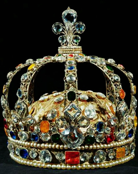 annesidora:   The crown was created for King Louis XV in 1722, when he had a new