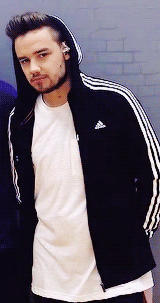 frickingirish:  &ldquo;u gonna get on ur knees for daddy?&quot;   