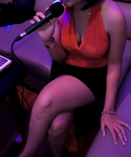 Wanna sing a song with her?? How much u wanna spend if she accompany you?? Mau nyanyi ditemeni dia??