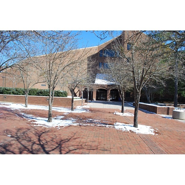 (2) We all came in at 12pm today. Most of the snow has melted, but here are a few of #ChesnuttLibrary under the sun and a little of the white stuff.
#FSUBroncos #BroncoPride #FayState #academiclibrary #library #snowmageddon #fayettevillenc #nofilter...