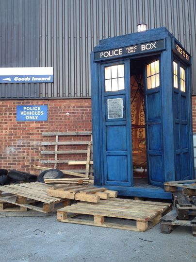 itsjustafangirlthing:  dangerhamster:  OH MY GOD THAT’S WHERE THE DOCTOR KEEPS HIS SPARE KEY!!  AND ALL THIS TIME IT HASN’T FLOWN OFF???   Nope He’s the doctor.