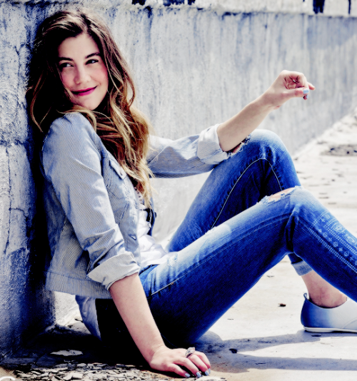dreyfuss-laura: Laura Dreyfuss photographed by Nathan Johnson (2016) What a mom, I’m screaming