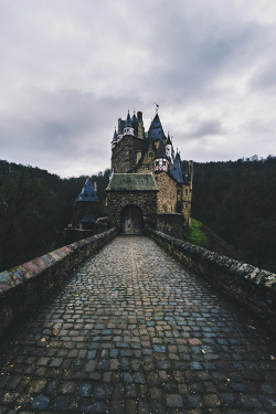 envyavenue:  Burg Castle by Merlin Kafka