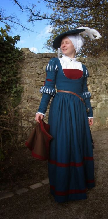 German Renaissance fashion (click to enlarge)1. 16th century German dress based on the art of Lucas 