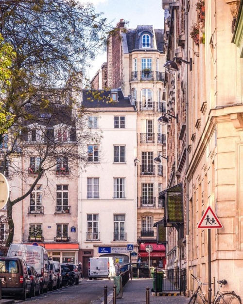 lilyadoreparis:Paris. Quartier Latin. Latin Quarter. Photo: Sophie Nadeau.