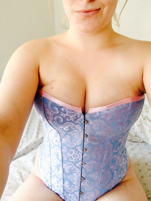 theprettylittle-fool:  New corset! 