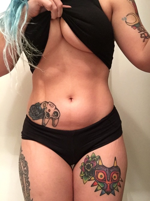 hallucin8:  bad lighting  Great ink, great curves