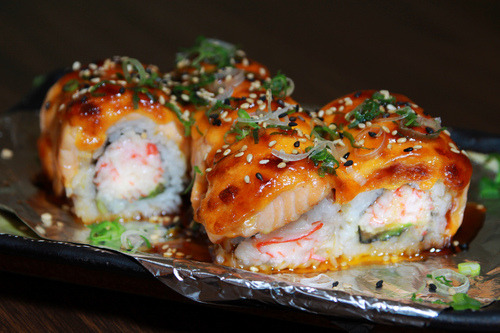 Porn Pics food-porn-diary:  Grilled salmon sushi roll