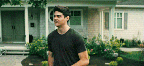 fitzherbertssmolder:“Peter Kavinsky, walking down the hallway. Like magic. Beautiful, dark-hai