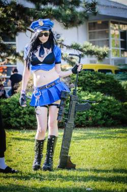 league-of-legends-sexy-girls:  Caitlyn Cosplay